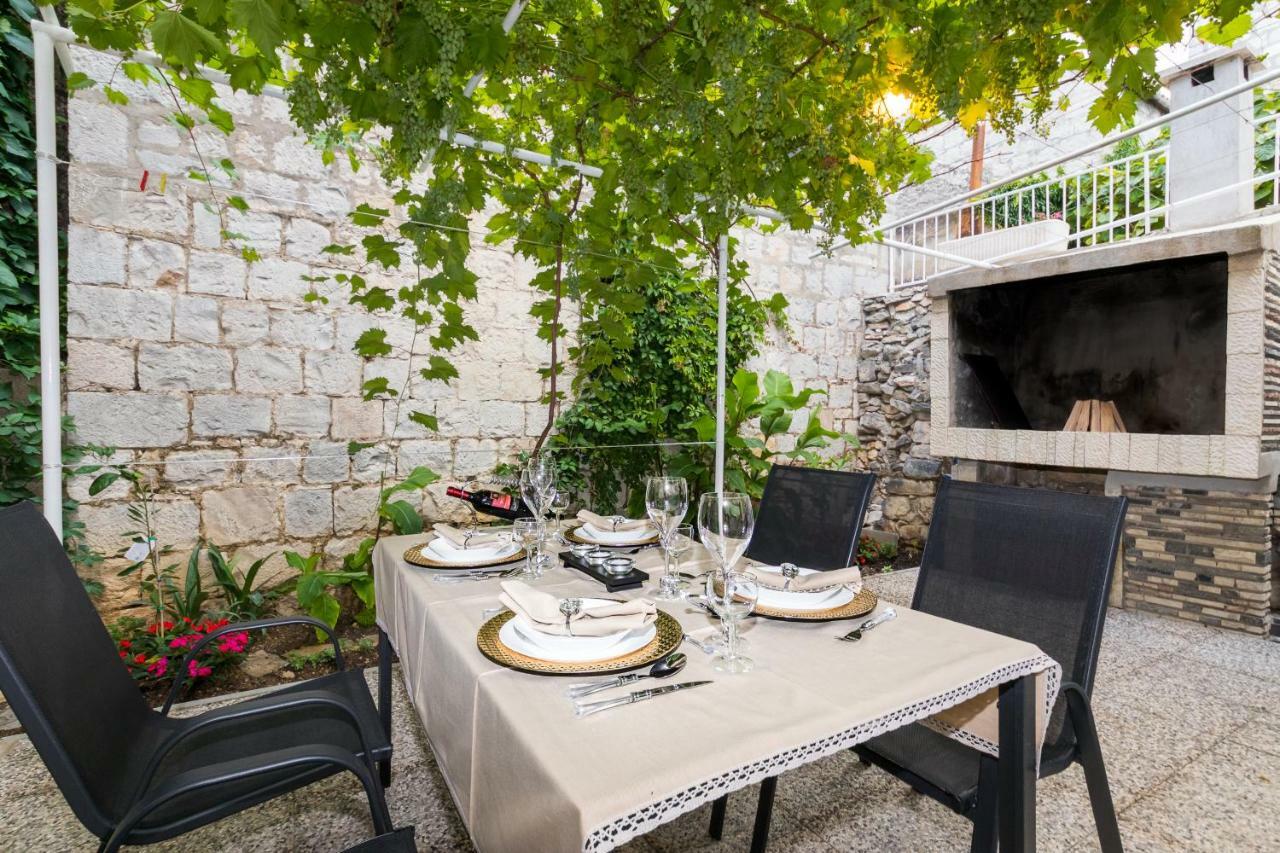 Apartment Stari Dvor Kastela Exterior photo