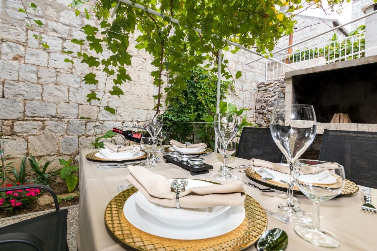 Apartment Stari Dvor Kastela Exterior photo