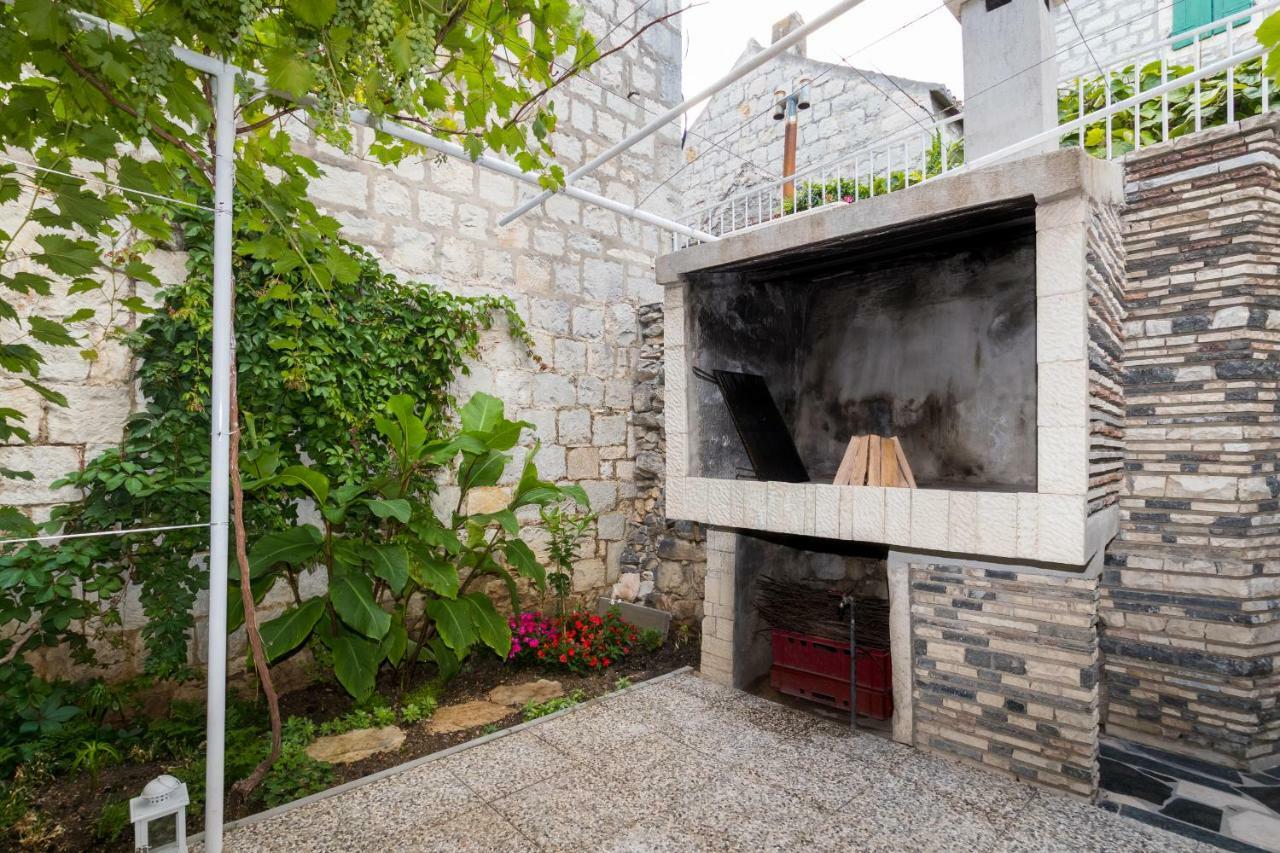 Apartment Stari Dvor Kastela Exterior photo